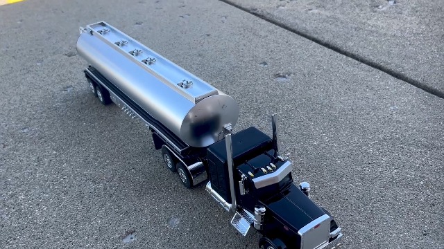 Amazon.com: 1:32 Scale Peterbilt 379 Diecast Semi Truck Toy - 18